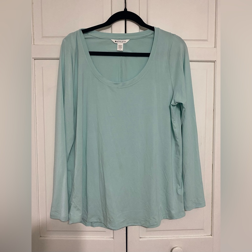 NWOT Athleta Stratus ll Reef Green Long Sleeve Top Size Medium